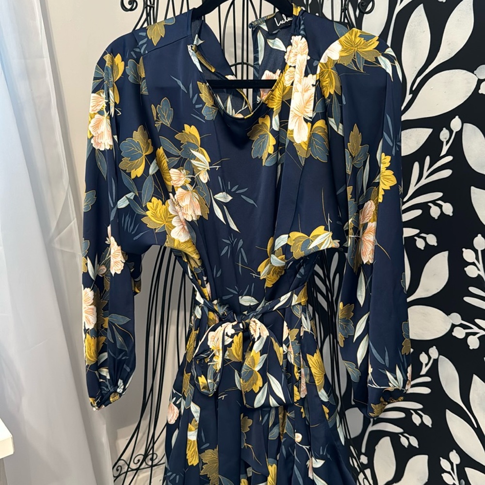 XS Lulus Navy floral dress